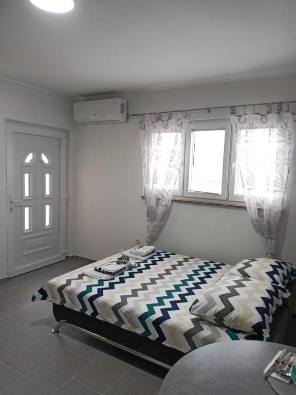 Ferienwohnung Studio Apartman Maria Kaštela Exterior foto