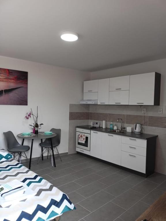 Ferienwohnung Studio Apartman Maria Kaštela Exterior foto
